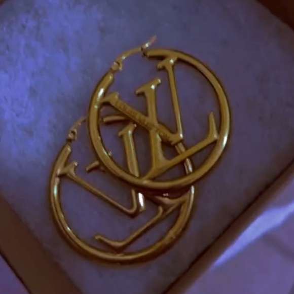 louis vuitton earrings, new never worn. Christmas Gift. That doesn’t suit me - Picture 1 of 1